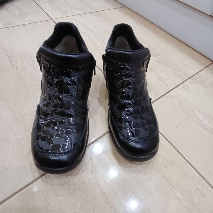 Ghete Rieker, piele lucioasa