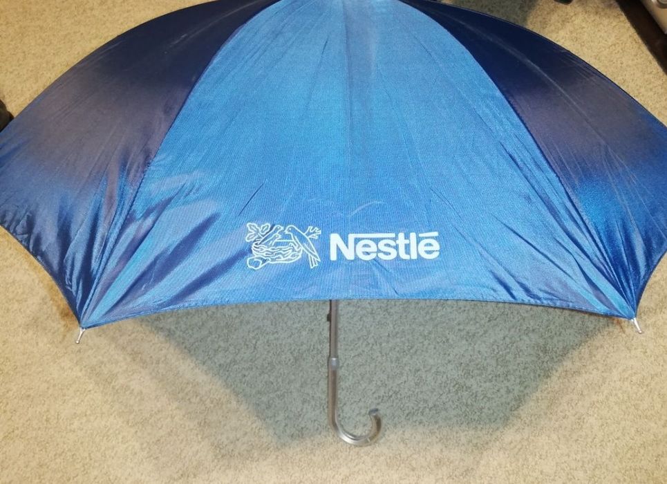 Umbrela ploaie nestle