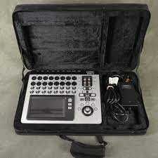 QSC TouchMix-8 в оригинален кейс, траф и WIFI донгъл