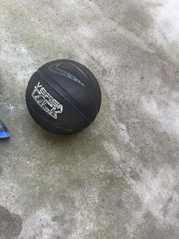 Basketbol topi sotiladi. Продается баскетбольный мяч
