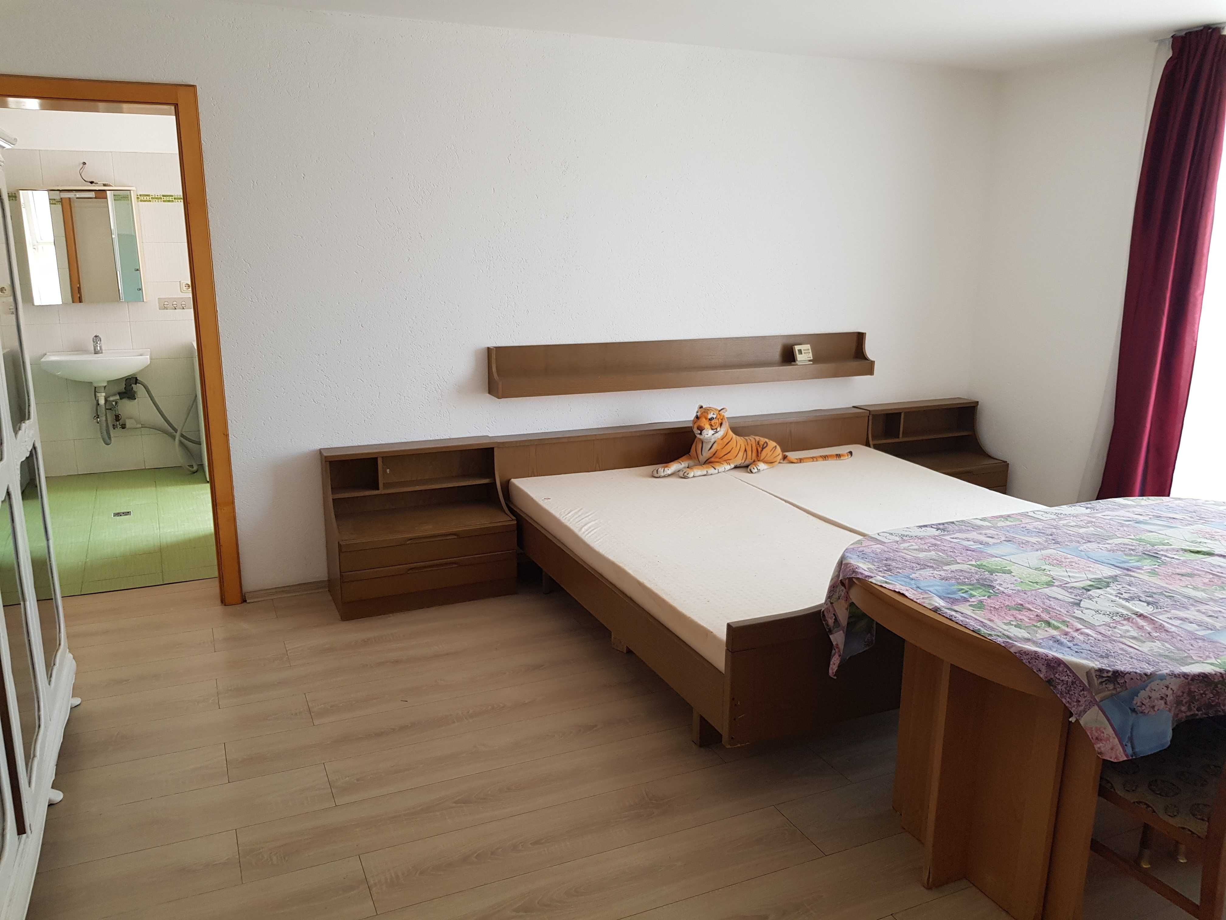 Inchiriez Apartament 3 camere cu 2 bai la casa in Cristian Brasov
