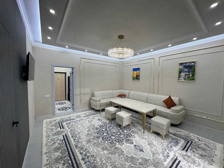 4х комнатная квартира на 3 этаже 1000кв/м,  в Самарканде