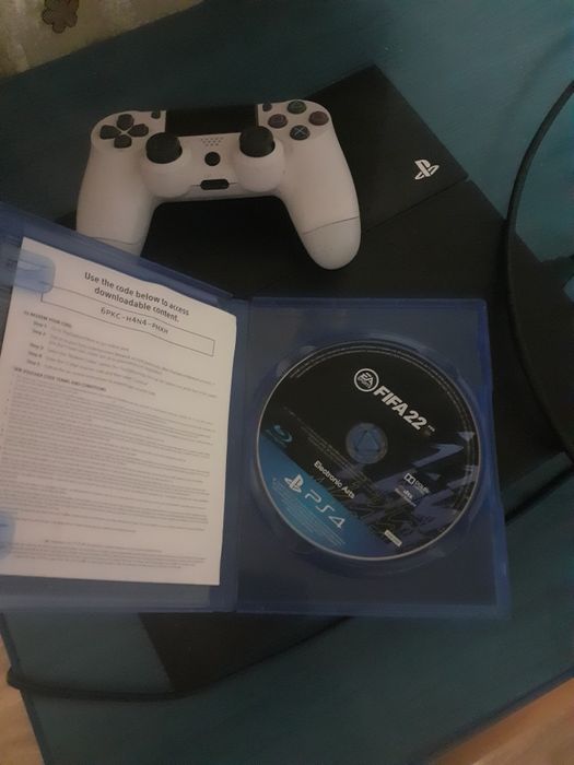 Vând ps 4 plus doua jocuri sau schimb