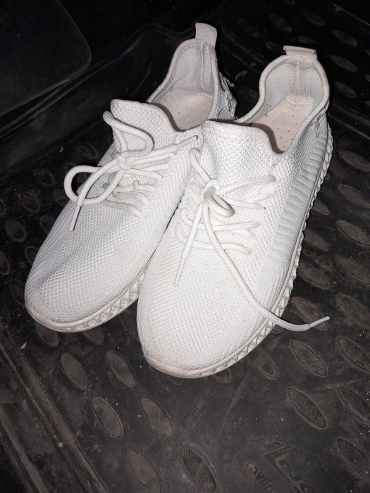 Отдам женские кроссовки для девушки 36 размера