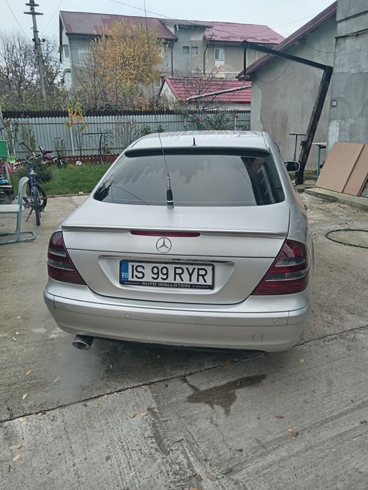 Vand sau schimb mercedes w211