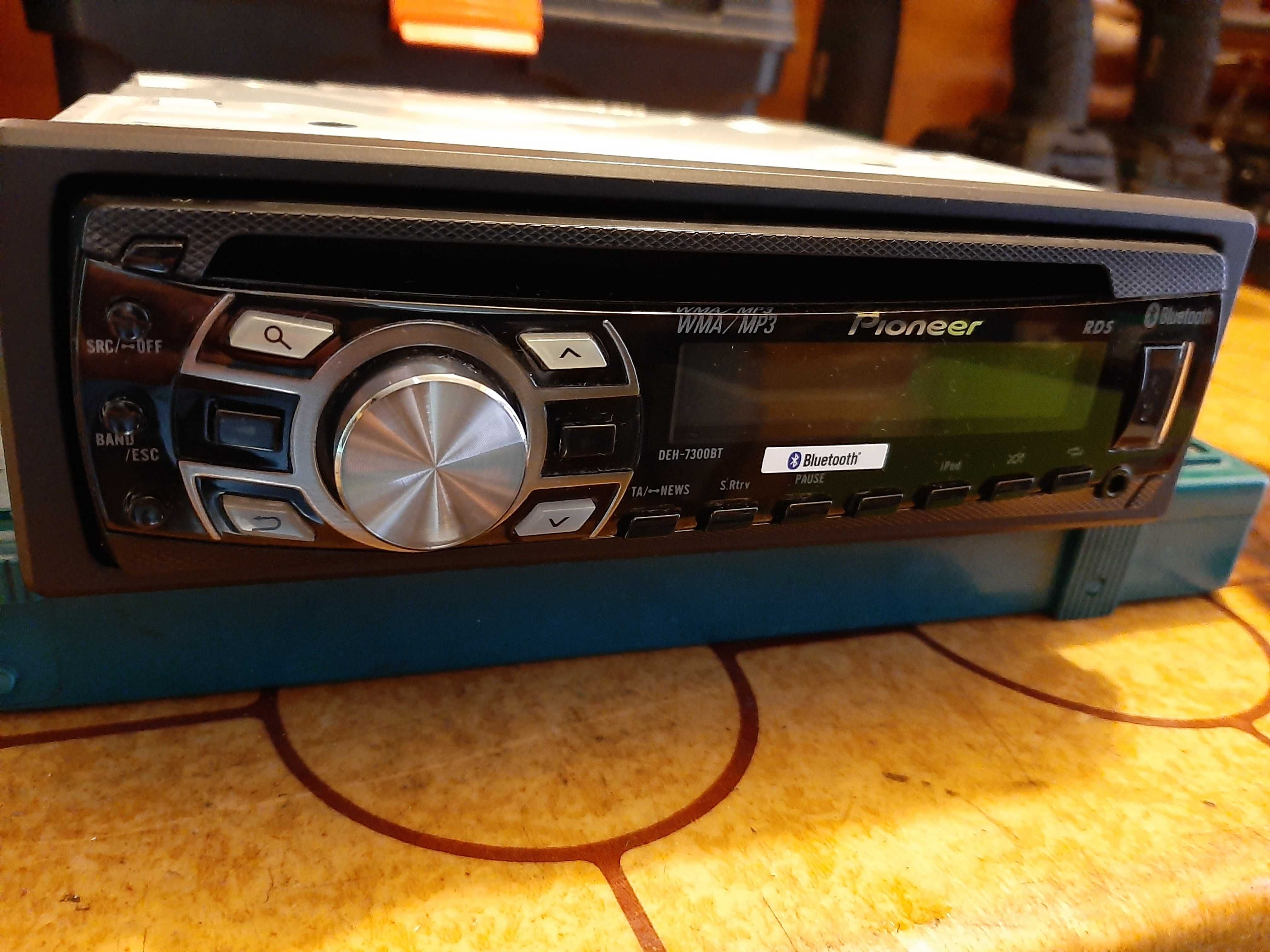 Pioneer deh 7300bt -неразличим от нов