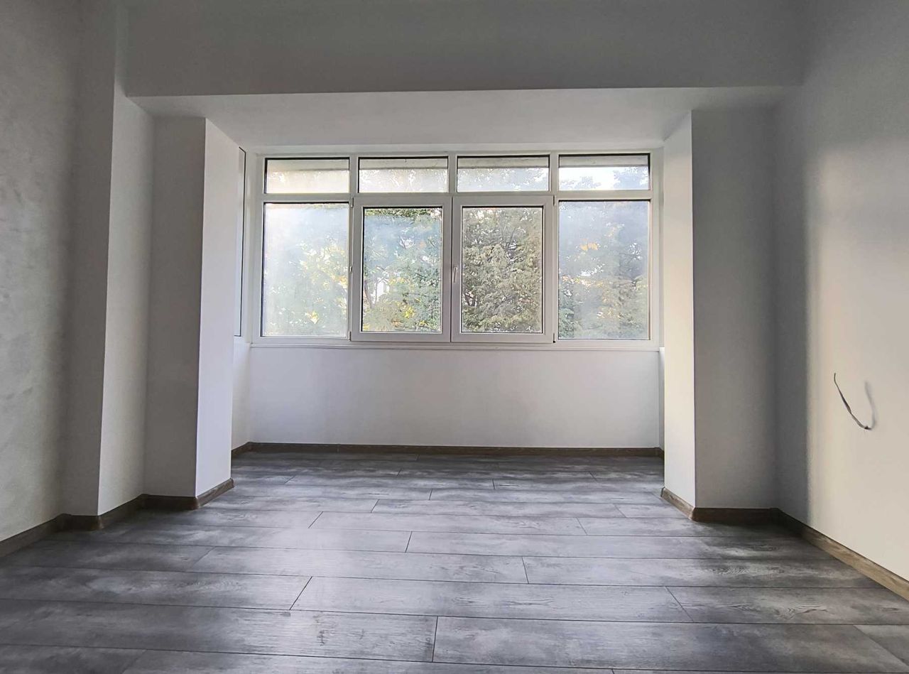 Продава се Тристаен апартамент в Русе, Възраждане - 80 кв.м за 1562 €/кв.м - Снимка #1
