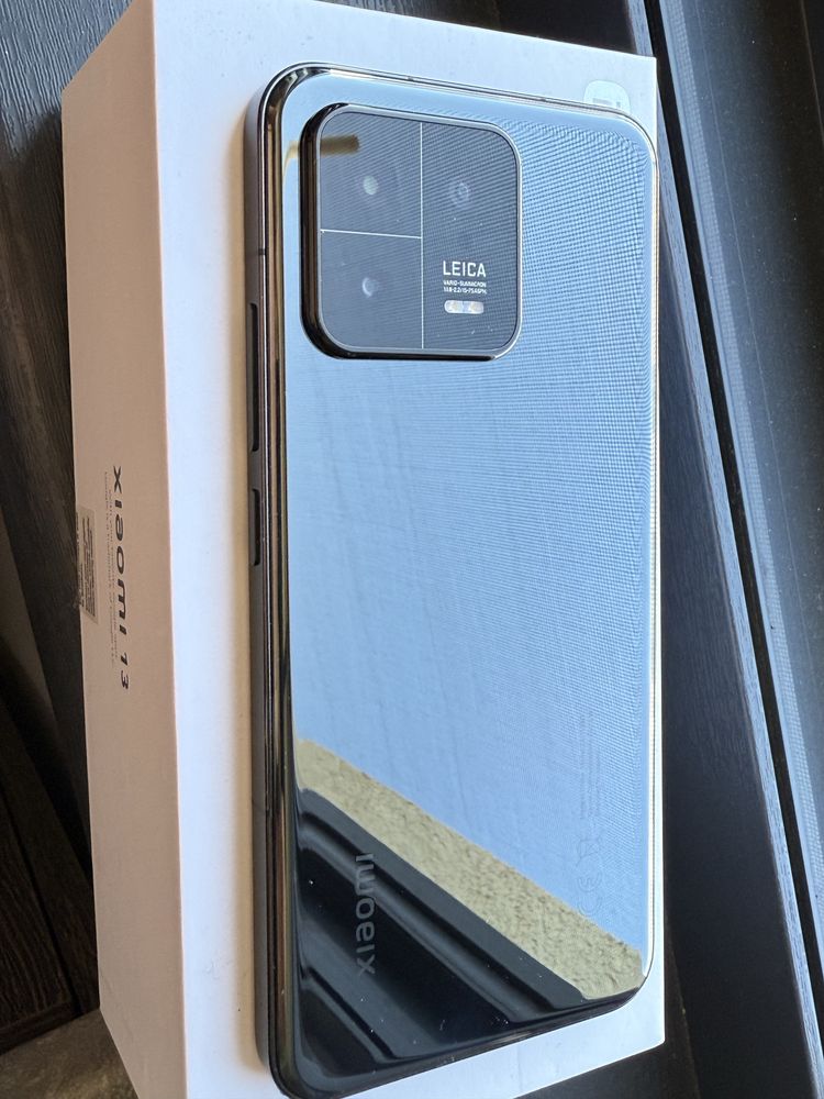 Продавам GSM Xiaomi 13-8GB RAM-256 GB памет-2 SIM