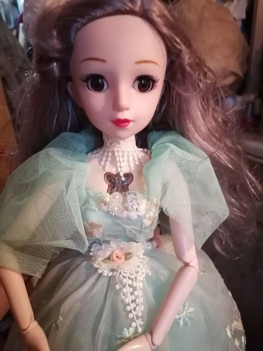 Кукла шарнирная 60см поёт, розы искусственные