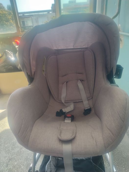 Vând căruț 3 in 1 baby care