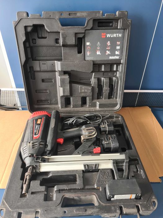 MAX GS 738 C, aparat de bătut cuie în beton cu gaz