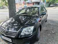 Vând Toyota avensis