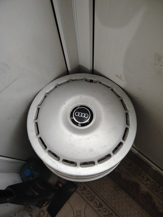 Продам железные диски на 15, с колпаками комплект