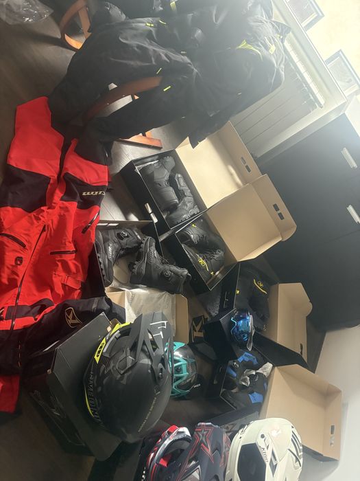 Combinezoane  si bocanci  snowmobil Klim si 509