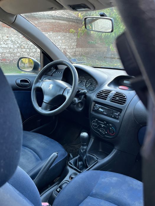 Кола Peugeot 206