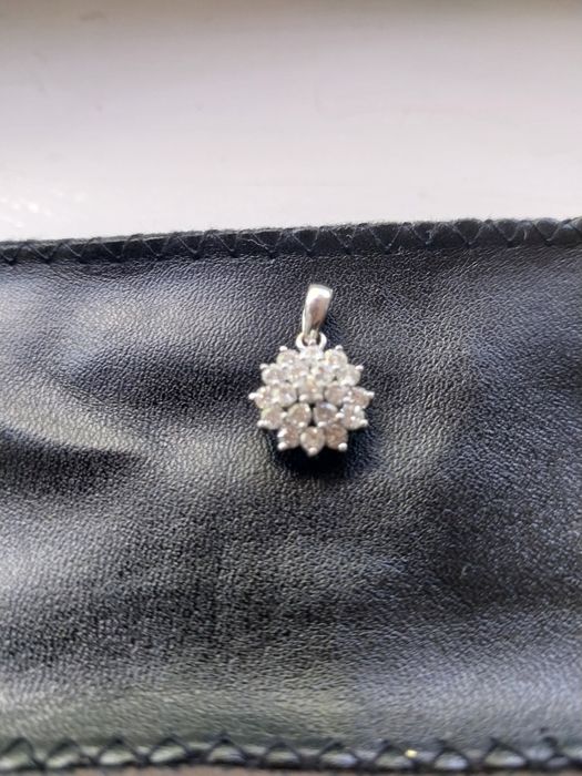 Кулон 750 с брилл брилл камни 3 шт