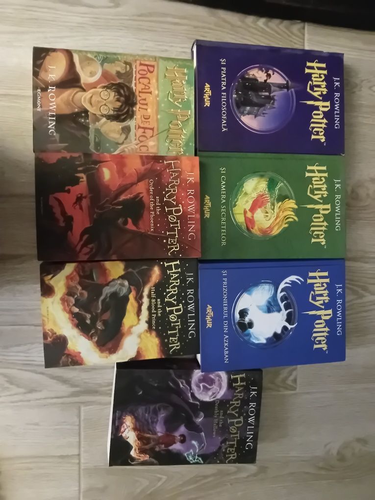 Vând set cărți Harry Potter