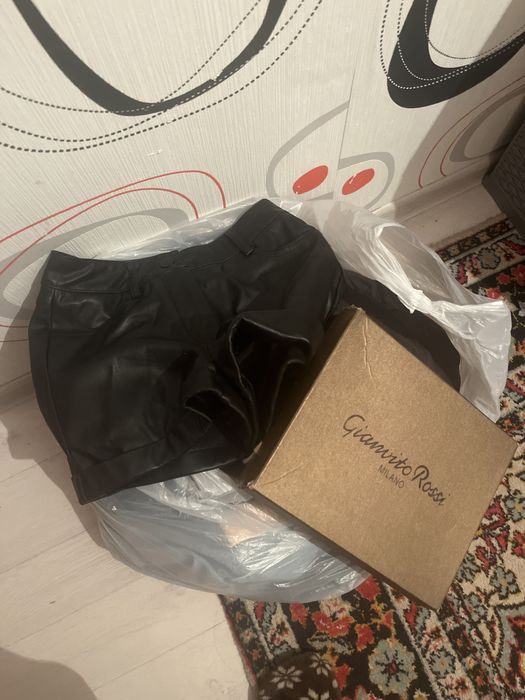 Отдам старые женские вещи