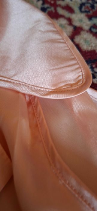 Pijama de vara din satin culoare somon .