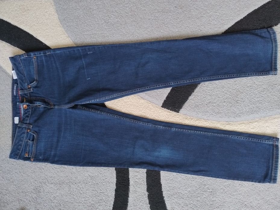 Blugi Tomy și pantaloni Zara