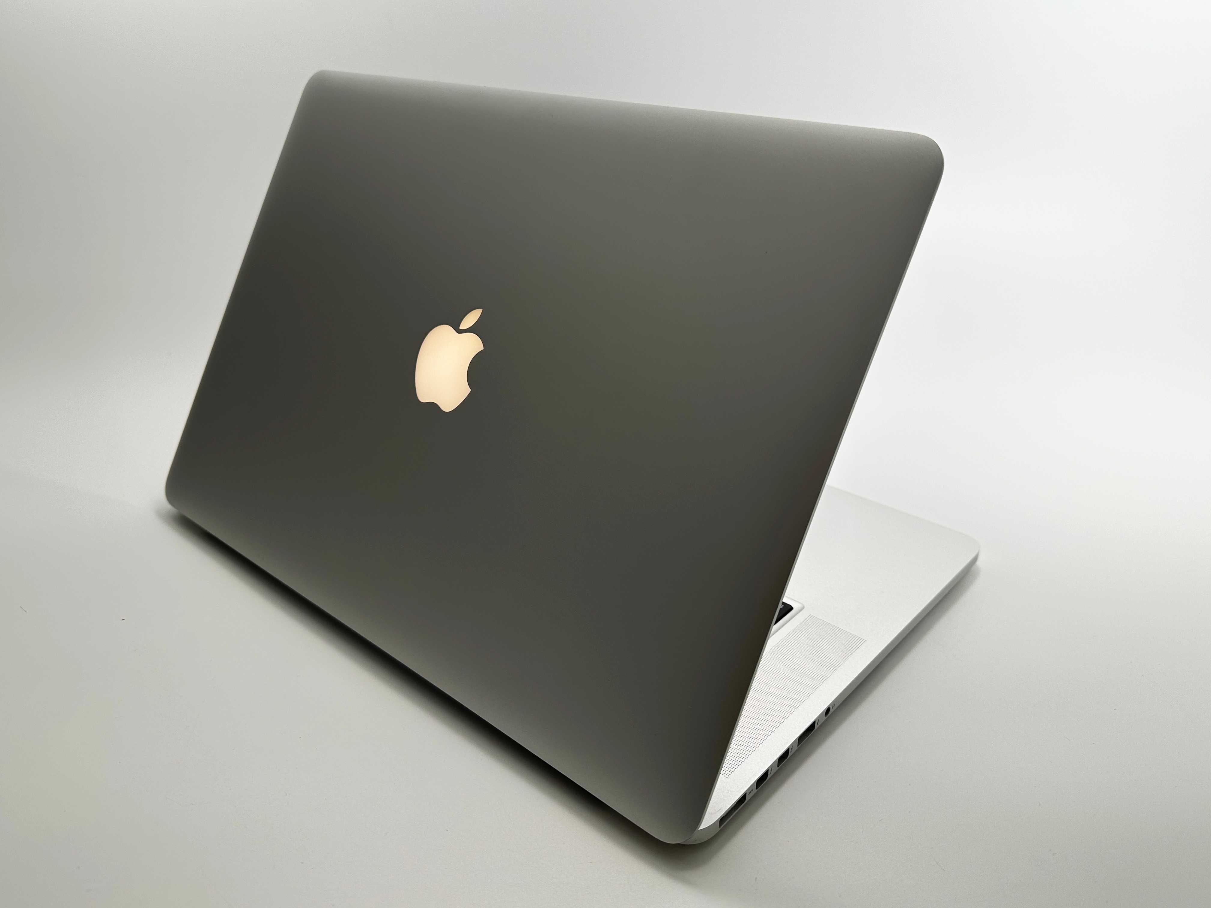 MacBook Pro 15.4 inch i7 16 gb ram 256 gb ssd CA NOU Impecabil