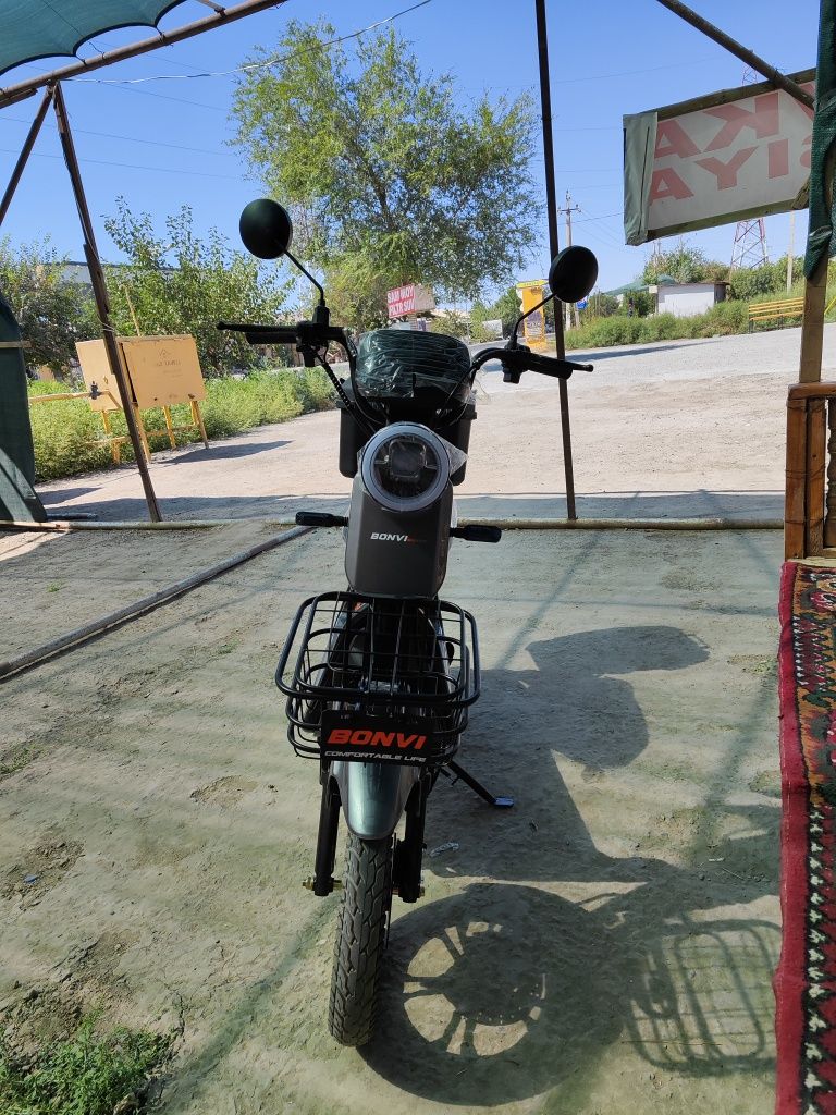 Bonvi elektron skuter satiladi tezlik 65 70 km bir zaryad 70 km yuridi