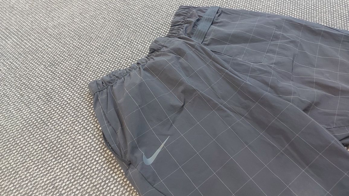 Nike tech шорти L размер oversize