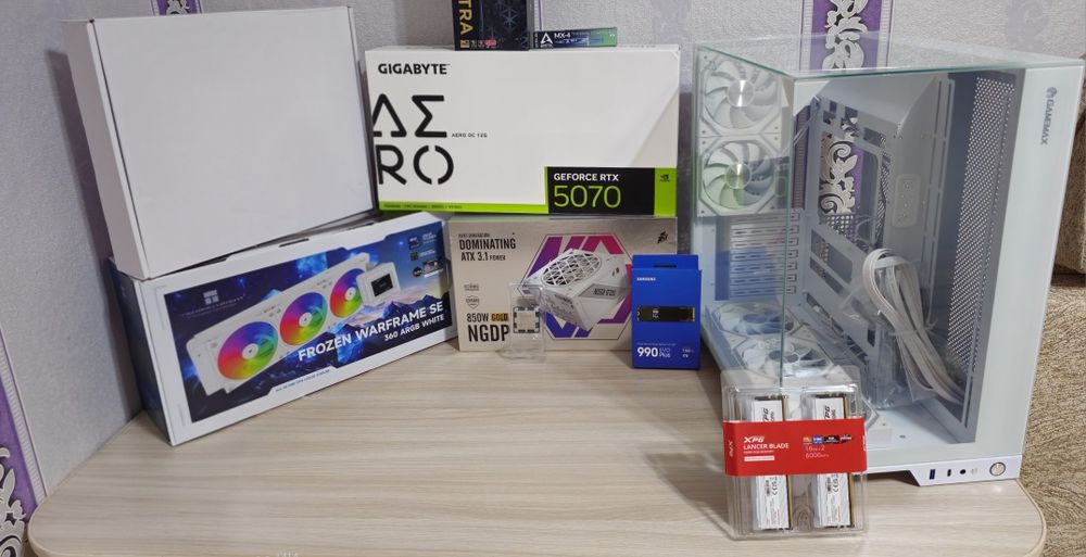 Мощный новый ПК: Ryzen 7 7700, RTX 5070 (12ГБ), 32ГБ DDR5.