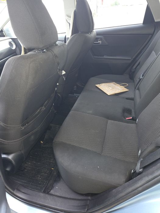 Продавам Toyota auris