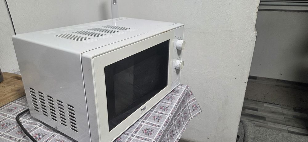 Cuptor cu microunde beko MOC201002W