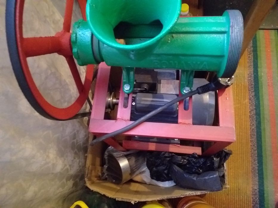 Машина за мелене на месо  Чисто нова