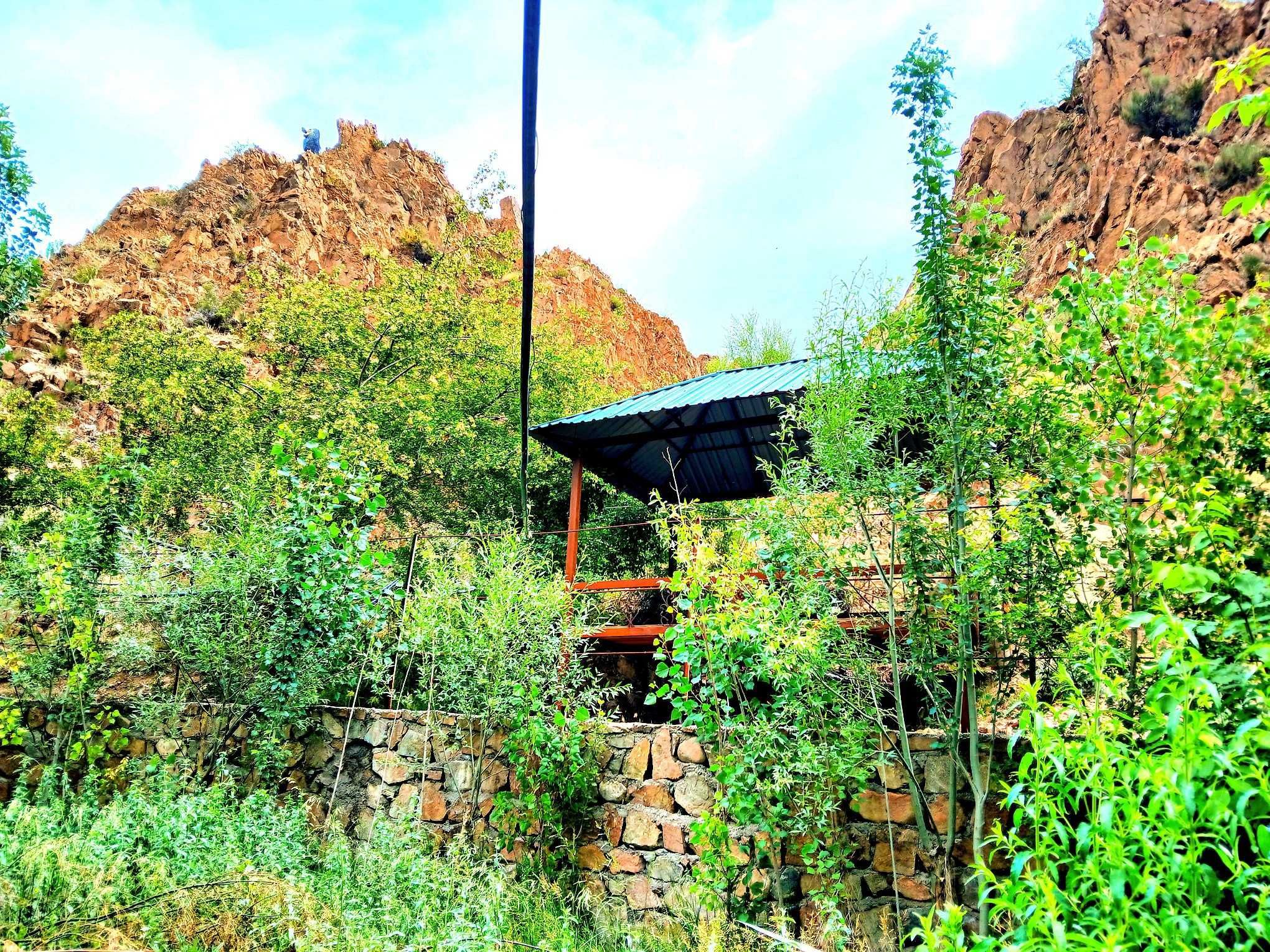 Dacha perevalda dam olish maskani.dachani boʻlib ham sotamiz