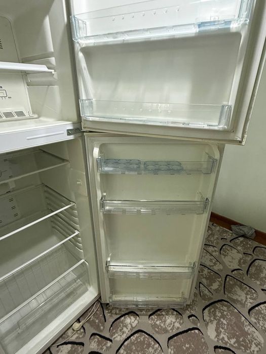 Холодильник не рабочий, на запчасти