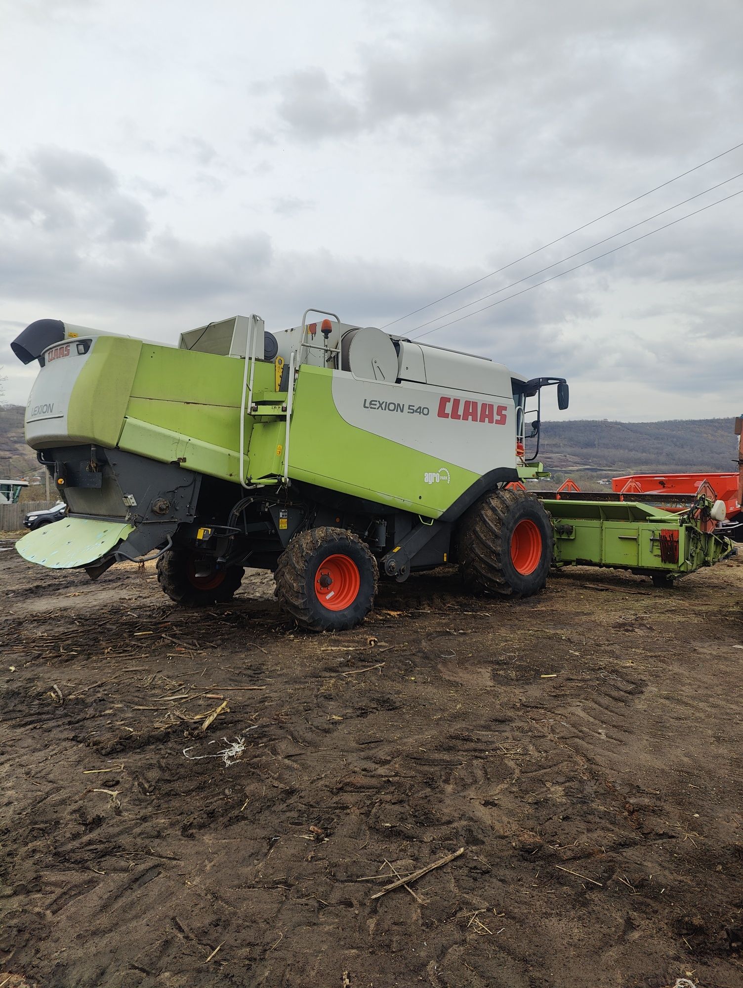 Vând combina Claas Lexion 540