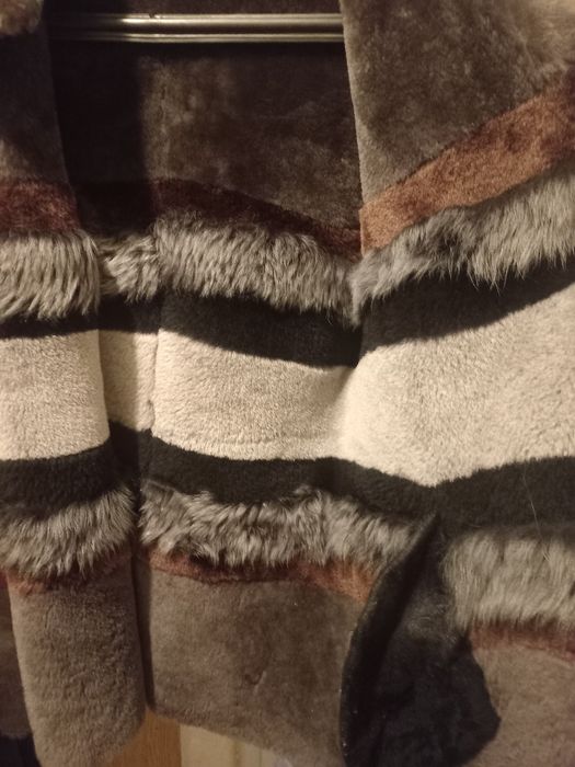 Палто(тип кожухче) от естествена агнешка кожа,с качулка