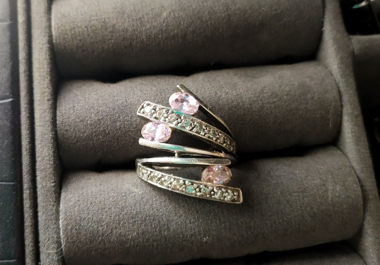 Дамски сребърен пръстен с камъчета аметисти и циркони