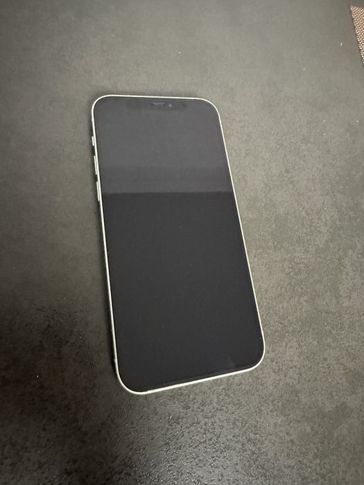 Vand Iphone 12 inca in garantie