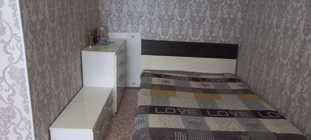 Продам спальный гарнитур