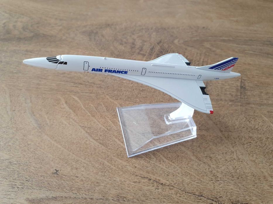 Macheta metalica de avion de la 74 companii ariene | Decoratie