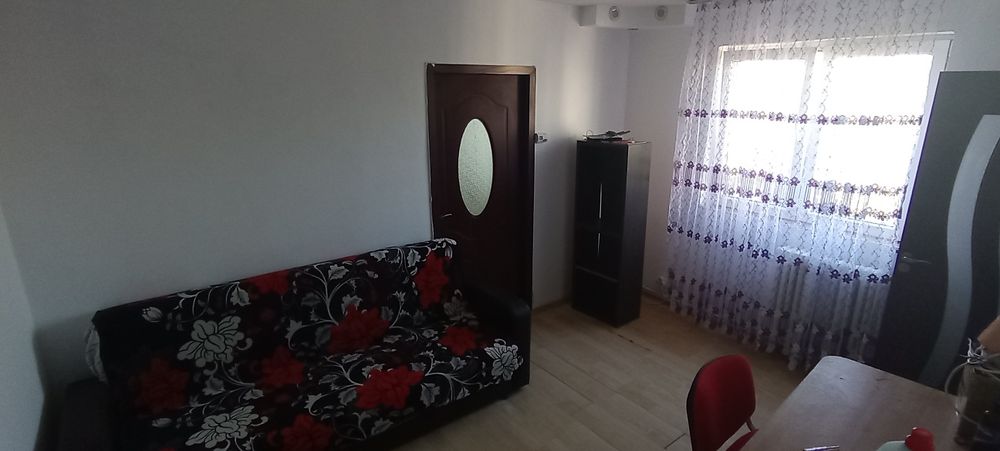Închiriez apartament