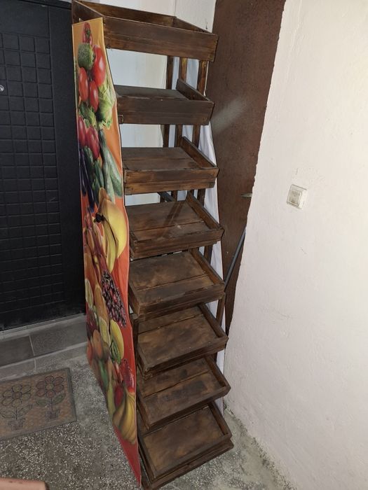 Дървен стелаж за зеленчуци