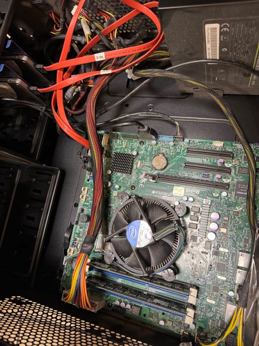 Supermicro X10SLM-F сървър