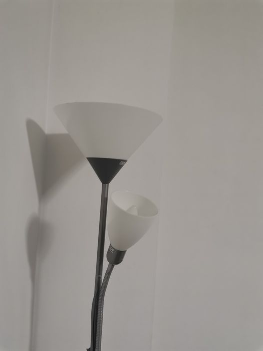 Lampadar              E