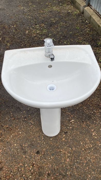 Раковина 60см,в зборе ,новая