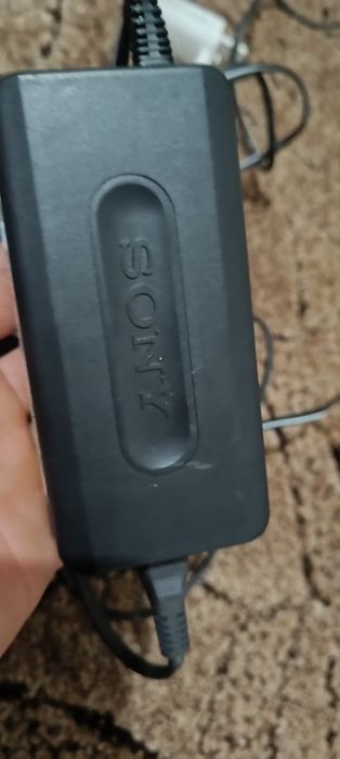 Vând Sony DCR-TRV238E PAL - Camcorder Digital8 + Accesorii