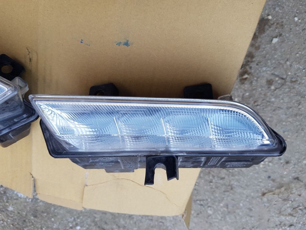 Lumini ceata renault Clio 4