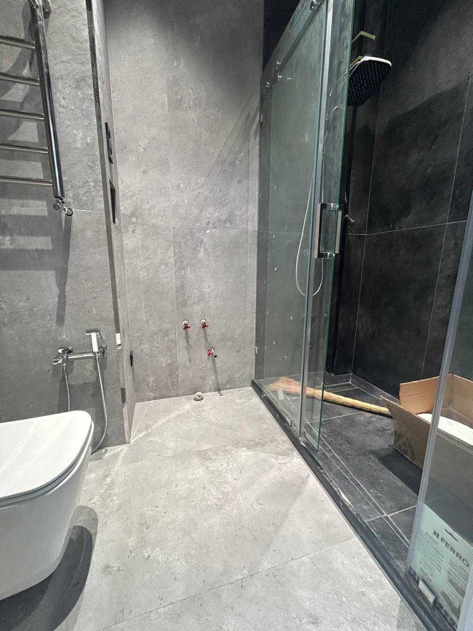 Продается 1-комнатная квартира в Royal House 35м2; Фригат кафе