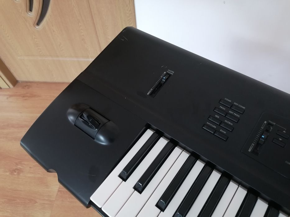 KORG 01/W sintetizator orga pian midi controller