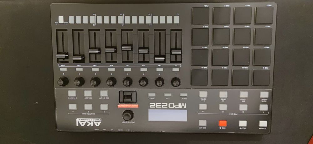 Vand Akai MPD 232 pad controller midi usb rgb Black