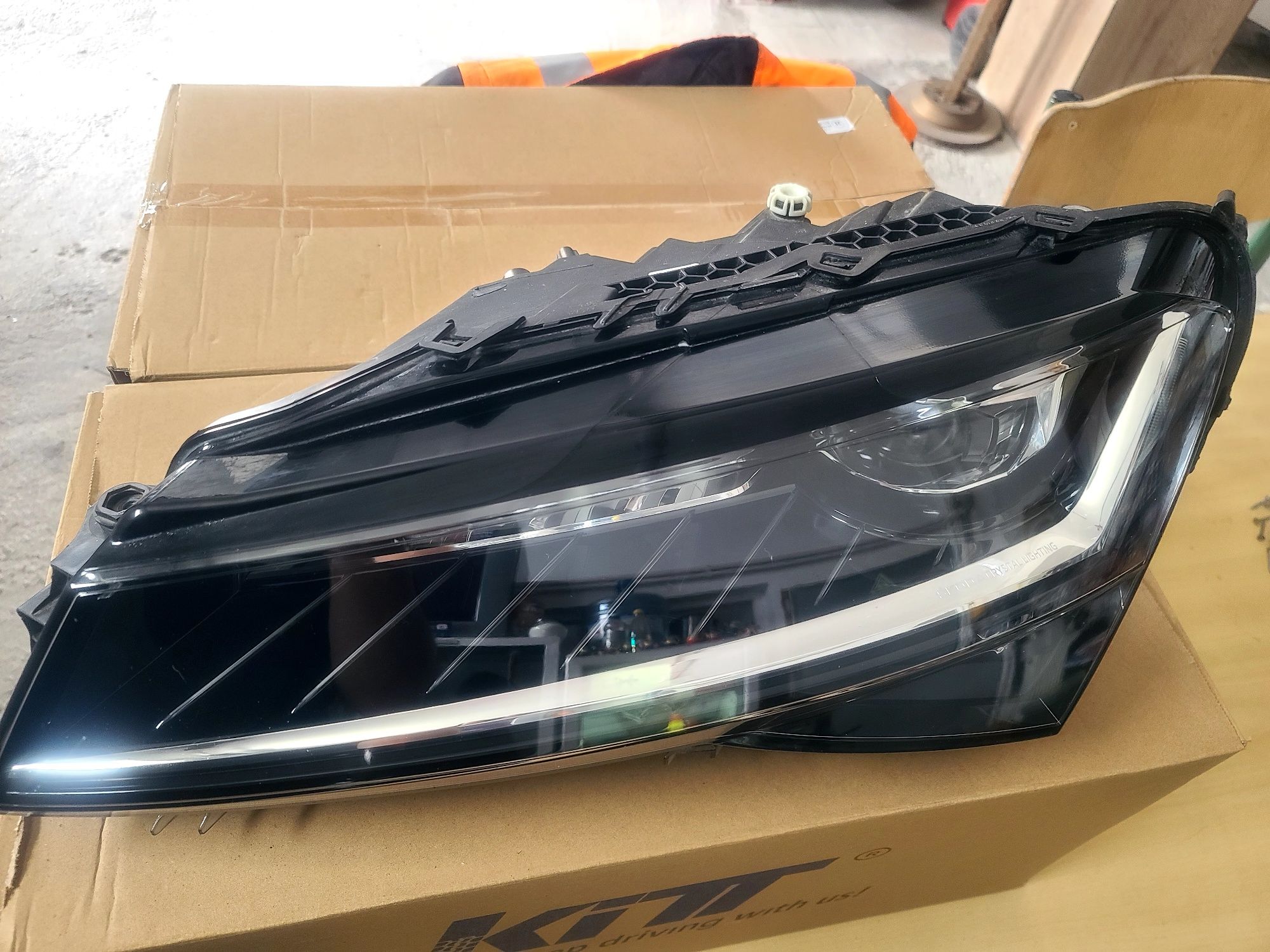 FAR Stanga sofer led skoda superb 3 2021